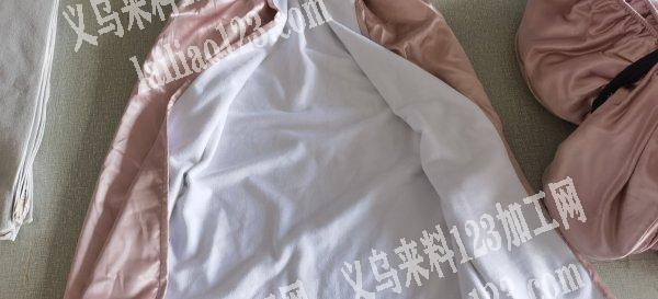 干发帽，浴裙，睡袍之类