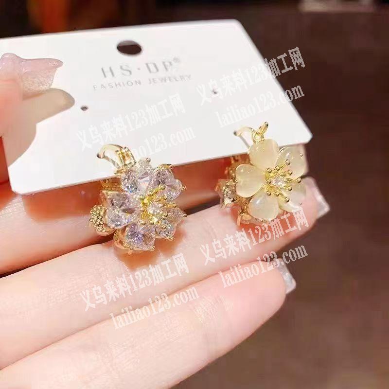 耳环机器点钻点配件外发加工如图，谁家可以