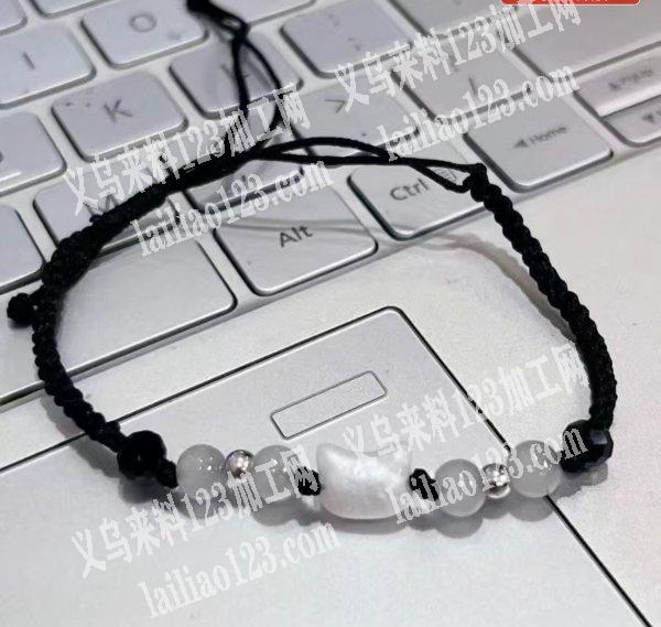 《20万手工活》这个手链编织穿珠子打结的