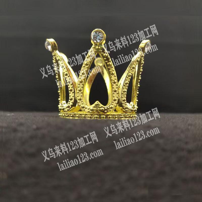 多款皇冠订单，。塑料材质的，寻找源头工厂