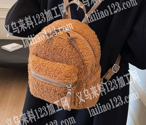 《下个月出货》如图毛绒包包订单外发加工，