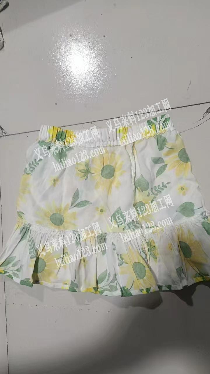 这款简单的短裙有哪位老板有兴趣做，一万二