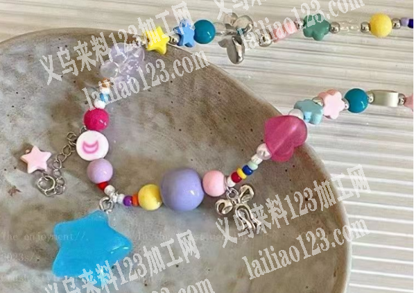 这个手链手工活，要三天做完1.5万条，会