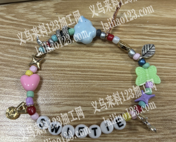 这个手链手工活，要三天做完1.5万条，会