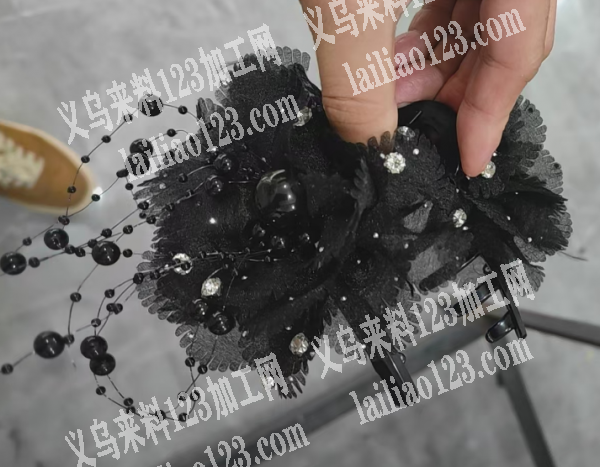 粘胶粘抓夹的手工活，可以做2个月，这个货