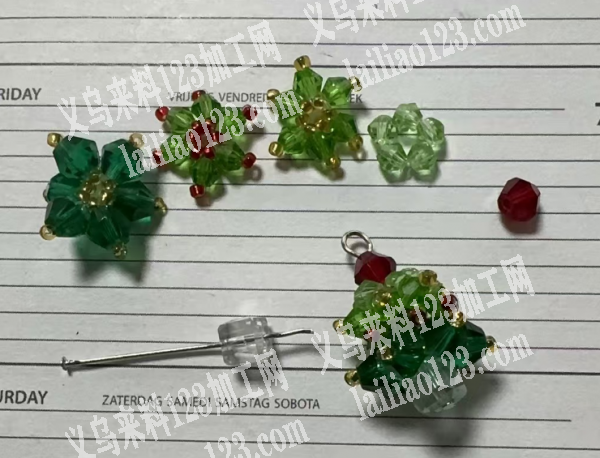 穿珠编织小花朵的手工活，如图，寻找会做的