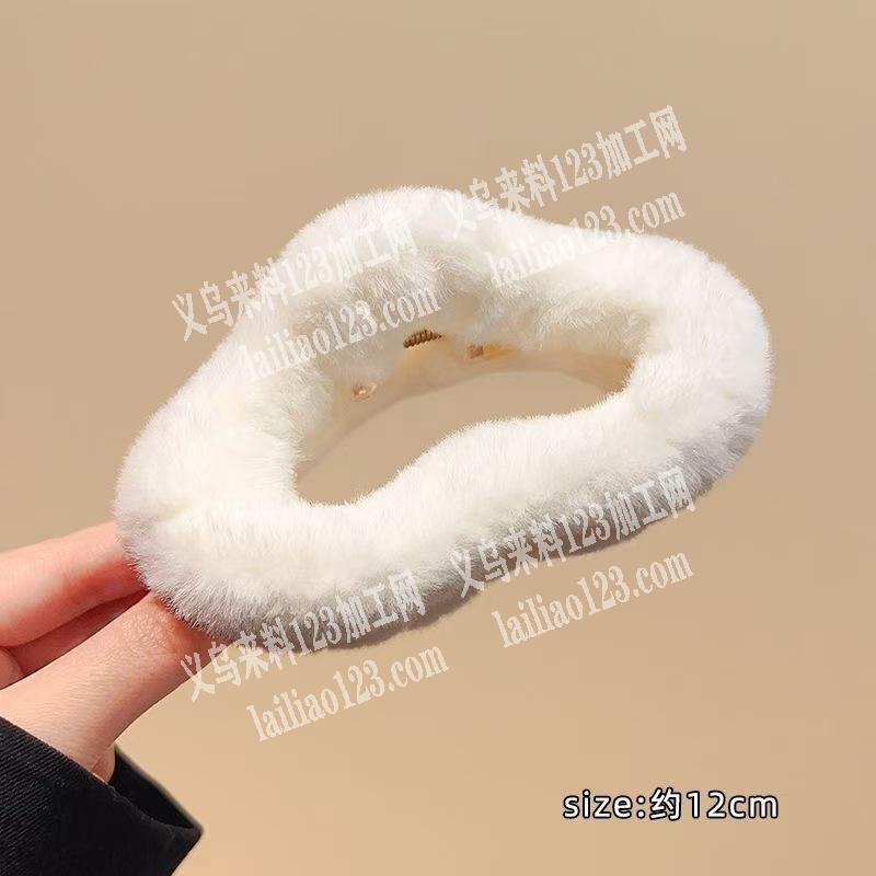 《大量订单》毛绒绕抓夹的手工成品订单，如