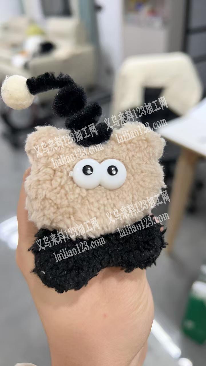 采购如图毛绒小产品。，寻找厂家。微信详谈