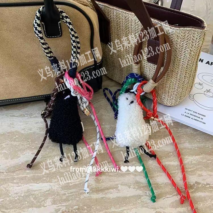 编绳挂件的手工活外发加工，如图，寻找会做