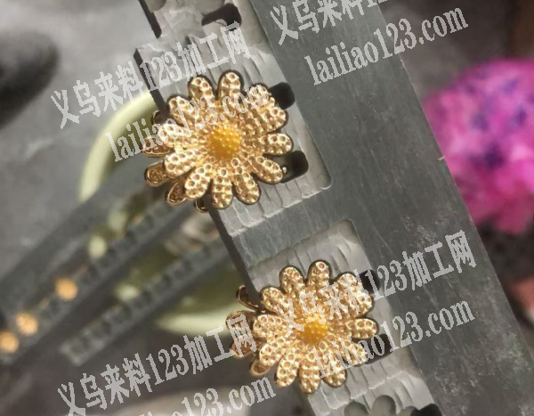 小菊花机器点钻外发加工，如图这样的，寻找