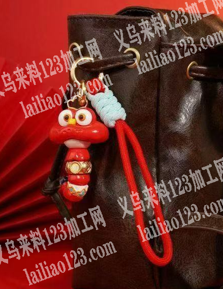 100万小蛇卡通钥匙扣挂件订单，如图，寻