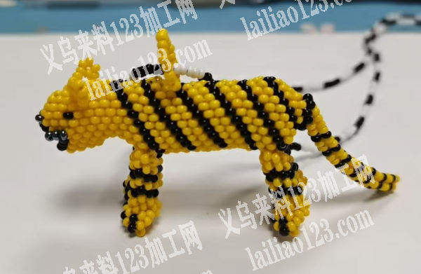 公司穿米珠编织老虎的手工活，如图，寻找会