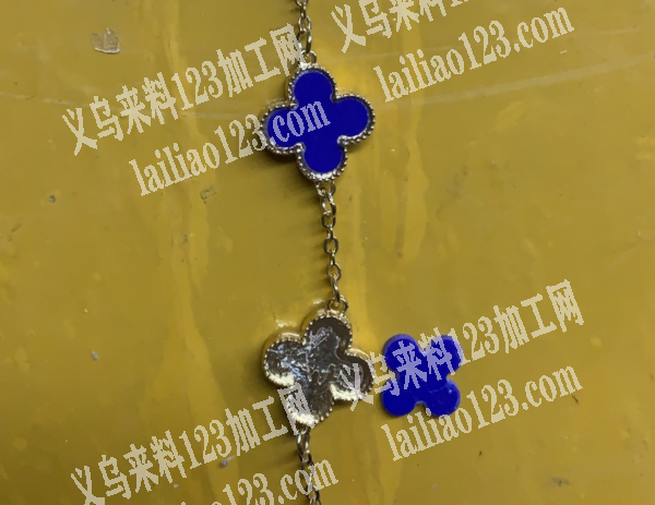 好几十万粘四叶草亚克力配件外发加工，如图