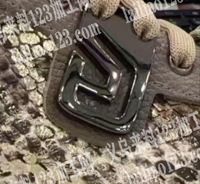 寻找鞋扣工厂，请联系详谈，微信详谈