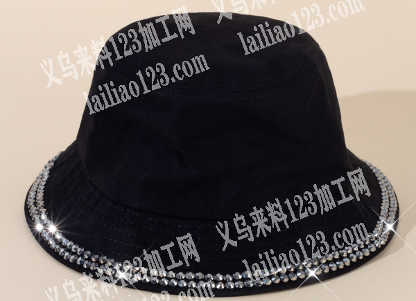 公司有帽檐手工粘钻外发加工，寻找会做的加