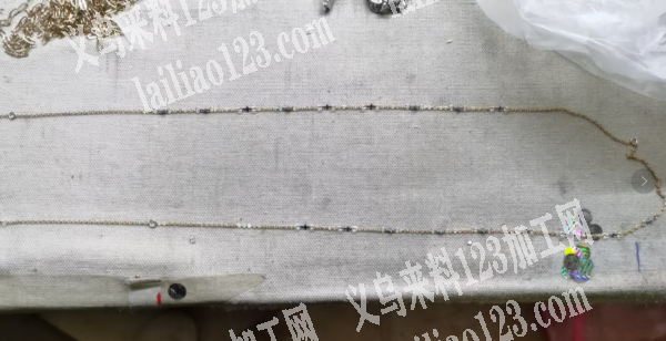 项链手工活外发，挂圈的手工活，这是挂小圈