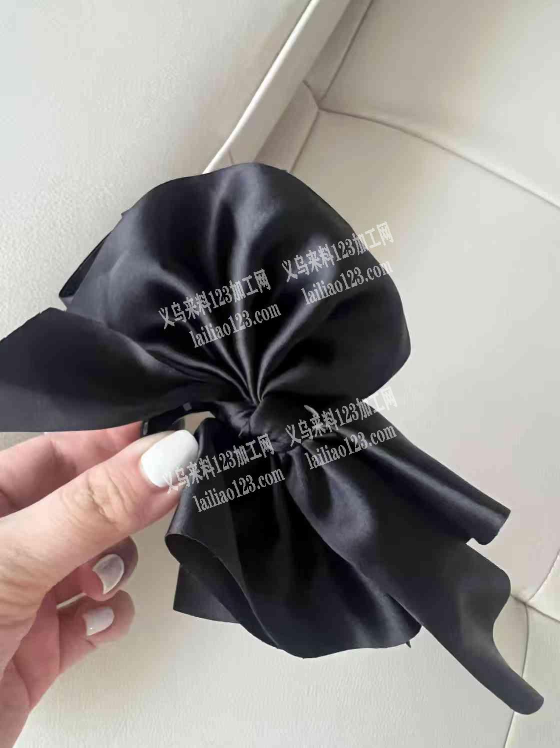 布艺蝴蝶结抓夹手工活外发加工，如图，打结