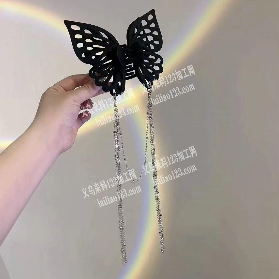 蝴蝶抓夹上面挂圈，挂须须的手工活外发加工