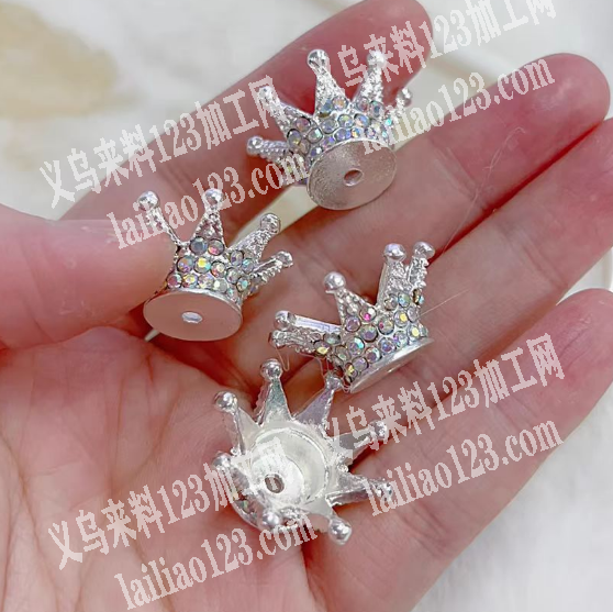 谁家有啊，这个饰品。这个小皇冠饰品，寻找
