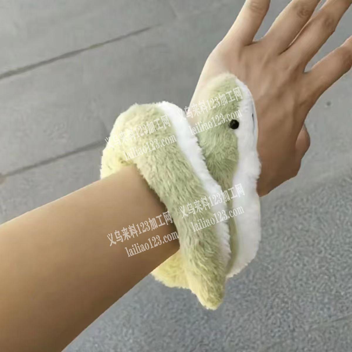爆款毛绒卡通小蛇订单，如图，寻找厂家，请