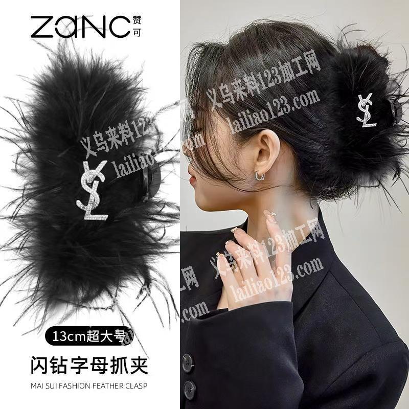 《长期有手工活外发》打胶枪粘胶，。粘羽毛