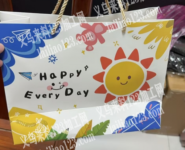 手工活《货在东阳，发东阳附近》糊袋子，糊