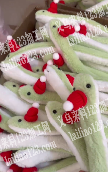 大量毛绒蛇的配件订单，如图，毛线的帽子，