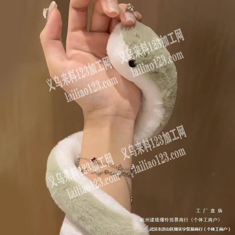 爆款小蛇，毛绒蛇，寻找厂家，如图，谁家有