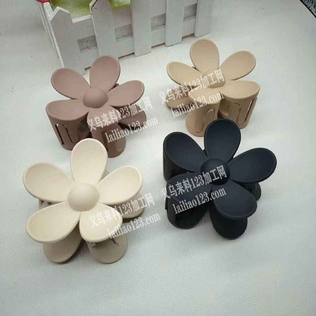 注塑的花朵抓夹订单，如图，寻找源头工厂，