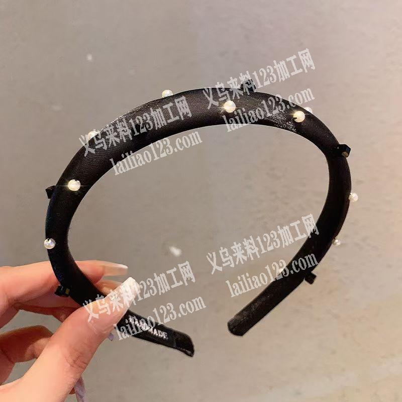 手缝小珠子，缝在这个头箍上面，寻找会做的