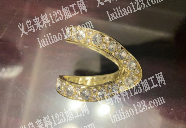 附图片，大量合金抓夹成品订单，如图寻找工