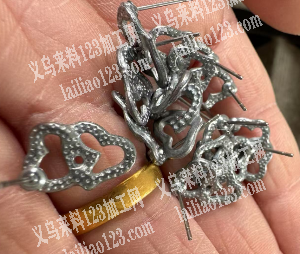 大量耳环打铆钉外发加工，如图，寻找会做的