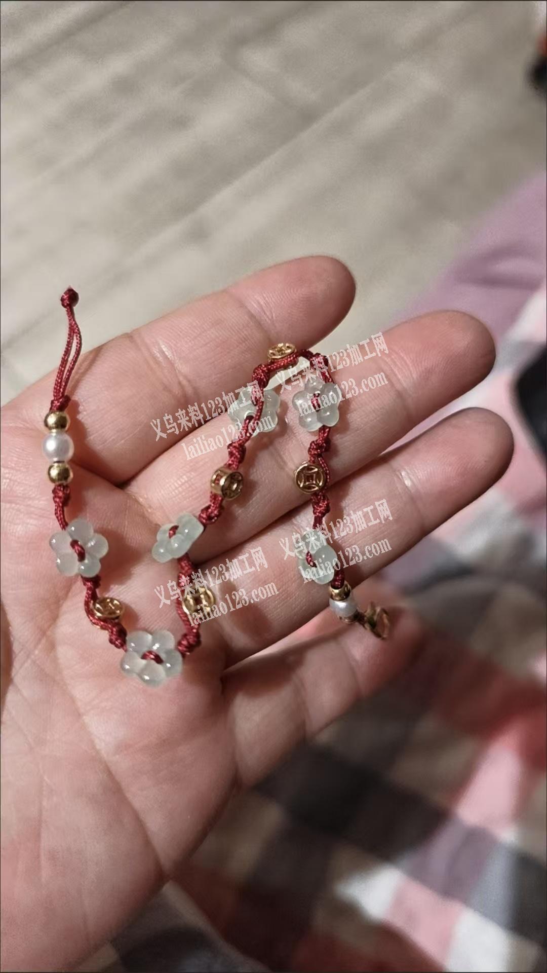 手工串珠编织打结的订单，如图，是手链脚链