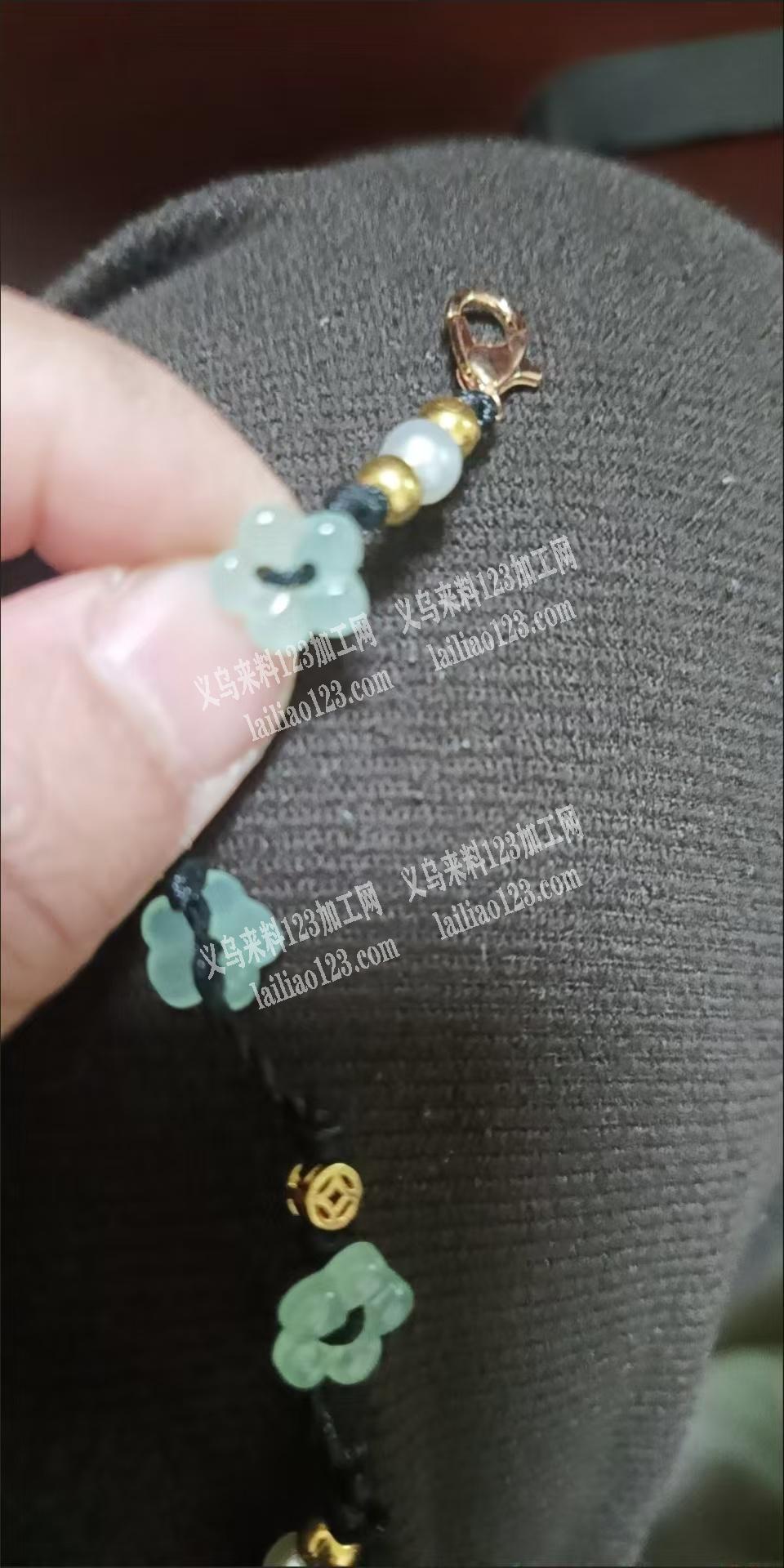 手工串珠编织打结的订单，如图，是手链脚链
