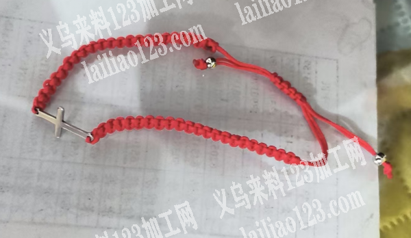 手链穿配件+编织打结的手工活外发加工，如