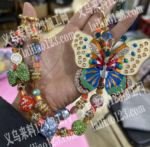 《款式很多，寻找成品工厂》大量手机链成品