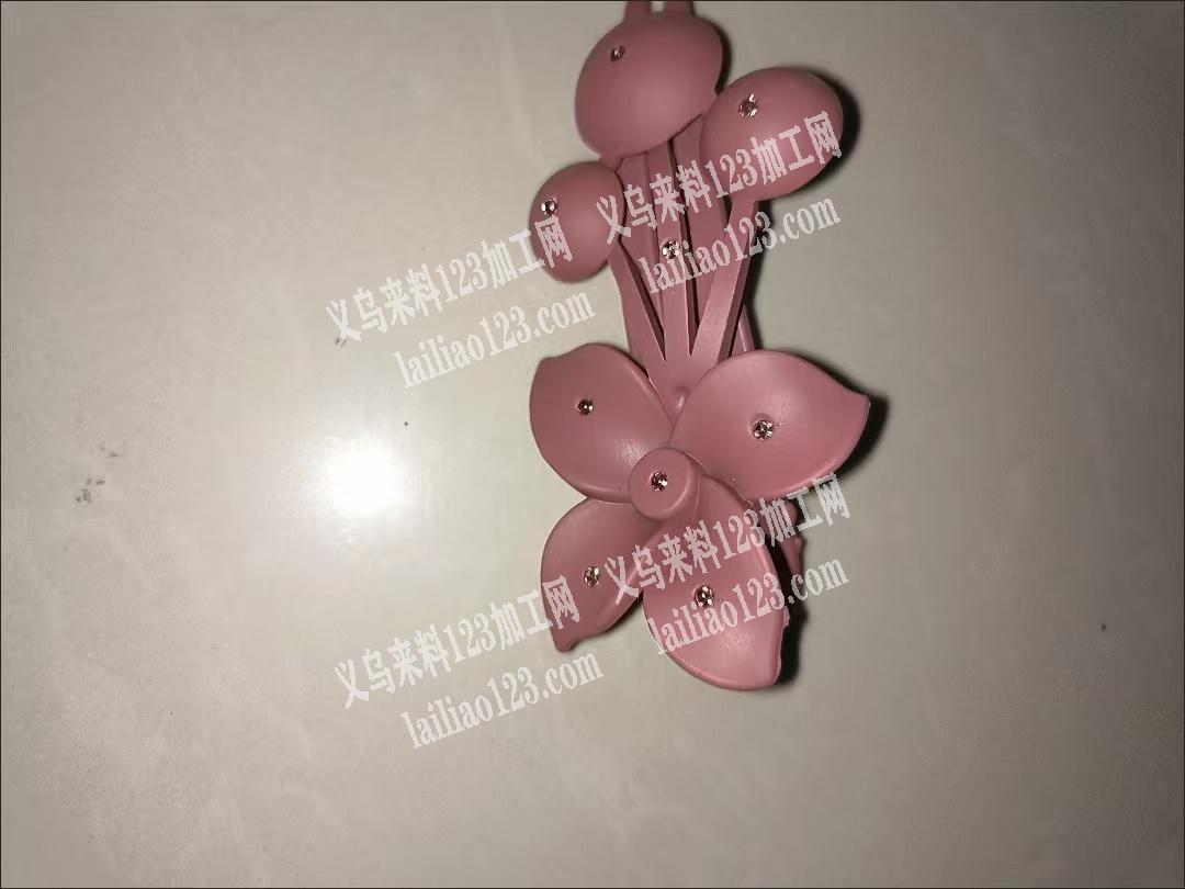 这个发夹手工活外发，是上弹簧的手工活，寻