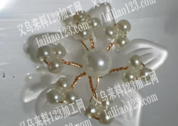 穿珠子手工活外发，如图，穿珠子扭铁丝编织