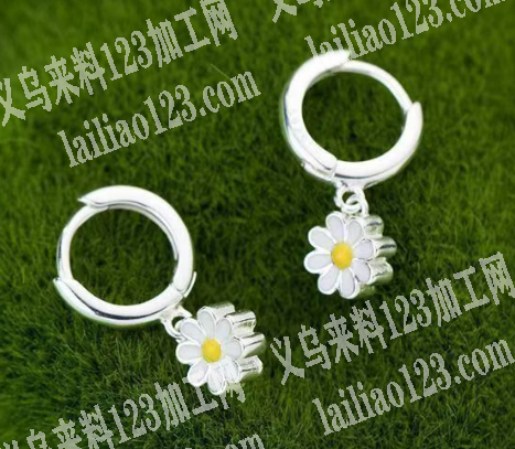 公司如图菊花耳环饰品成品订单，寻找专业做