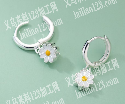 公司如图菊花耳环饰品成品订单，寻找专业做