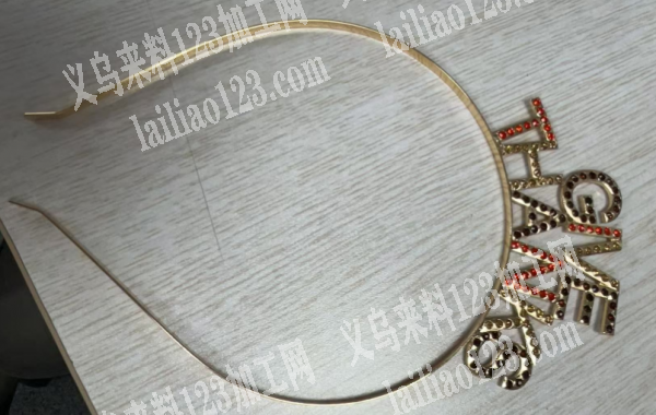 一万个谁可以做发货到青岛，有能做的联系我