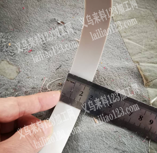寻找注塑发箍毛胚的工厂，请联系详谈。微信