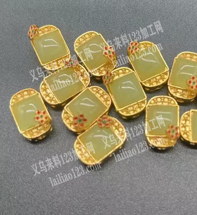 方形珠子，这个是手链配件。要方糖配件，有