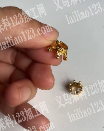 有合金小皇冠订单，如图，找环保翻砂加工厂。合金翻砂