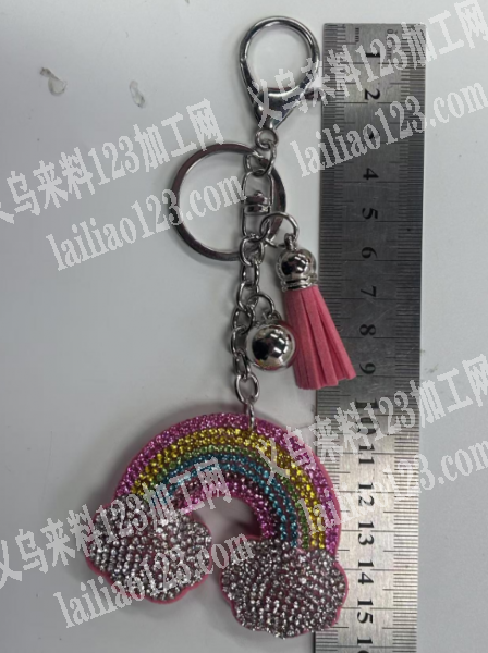 大量云朵彩绘钥匙扣挂件成品订单，如图，现
