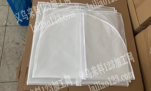 大量防尘西服套外发加工《发外地纯加工》，