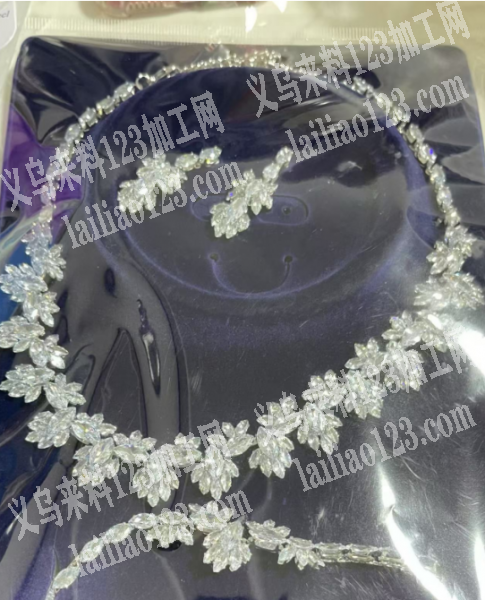 水钻套链饰品订单，如图，寻找专业做这个饰