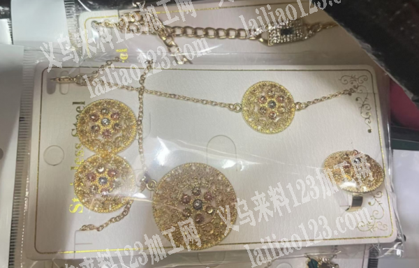 饰品成品订单，量大，长期合作，如图，需要