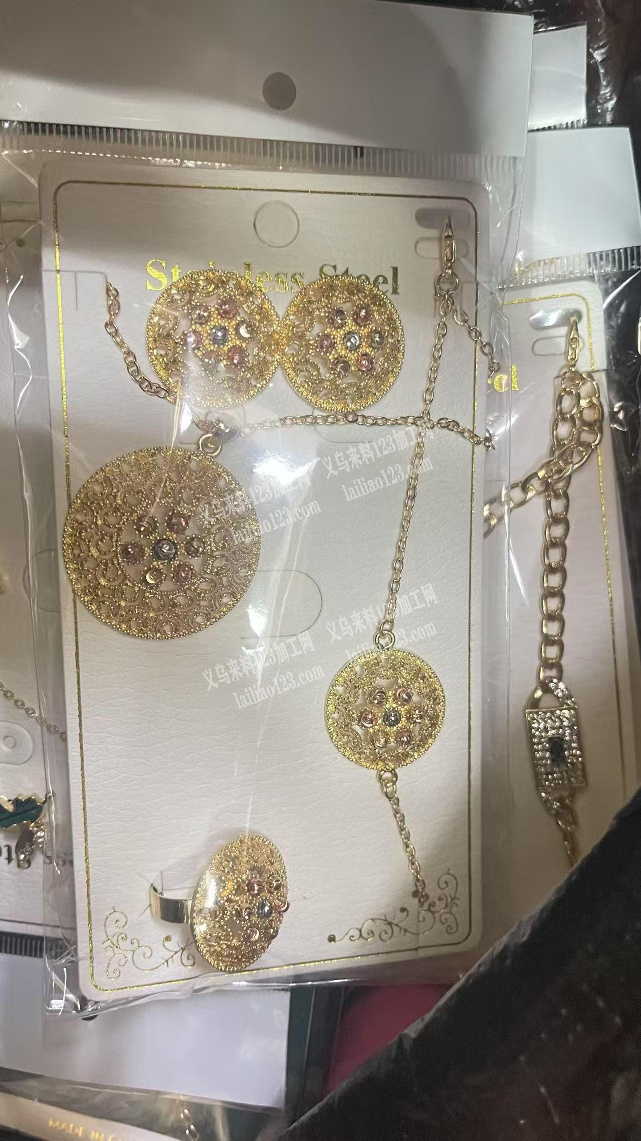 老外亲自采购如图几款饰品成品的订单，寻找