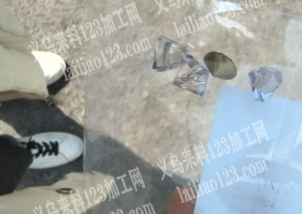 采购如图水钻珠子钻三角水晶之类的，寻找供